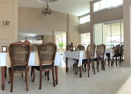 מלון Almena מרמריס